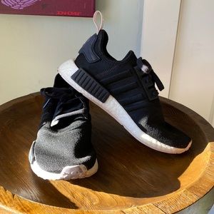 Adidas NMD_R1 in black w/white sole